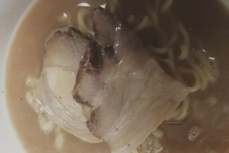 完成した魚介豚骨ラーメン