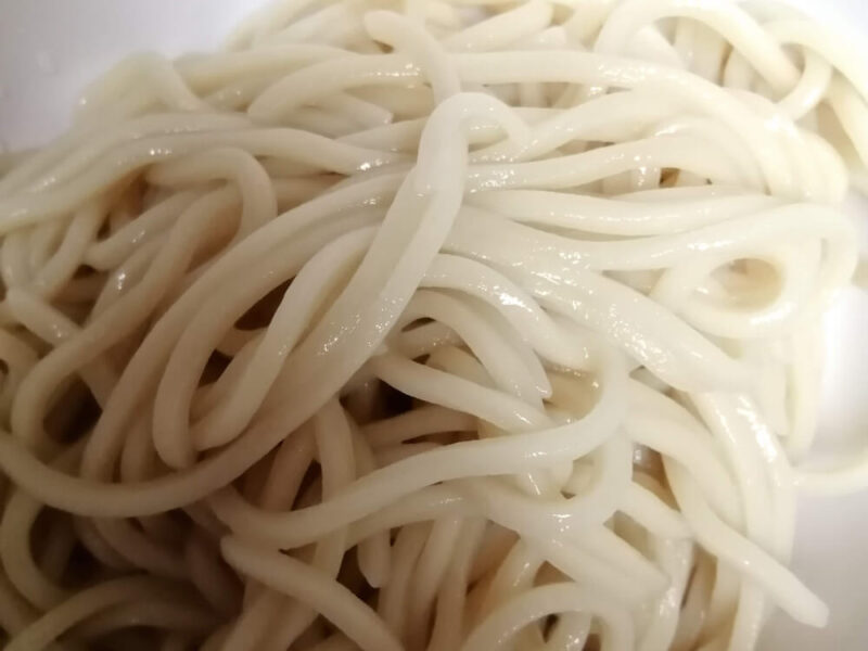 毎日が餃子曜日茹で上がったつけ麺の麺