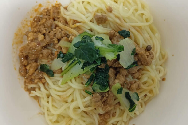 完成した大阪ふくちぁん餃子の冷し担々麺