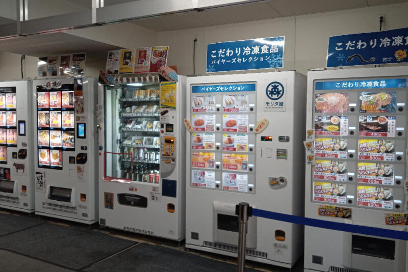 たかつき駅前自販機プレイスの並んだ自販機①